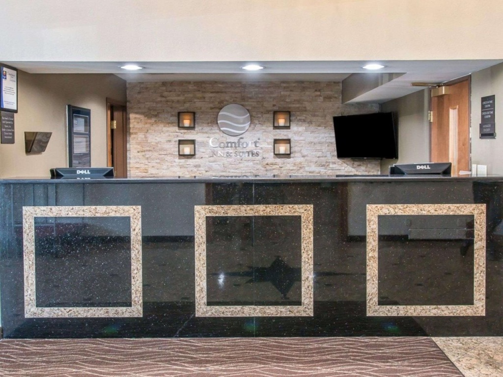 Comfort Inn & Suites Taylor - Detroit