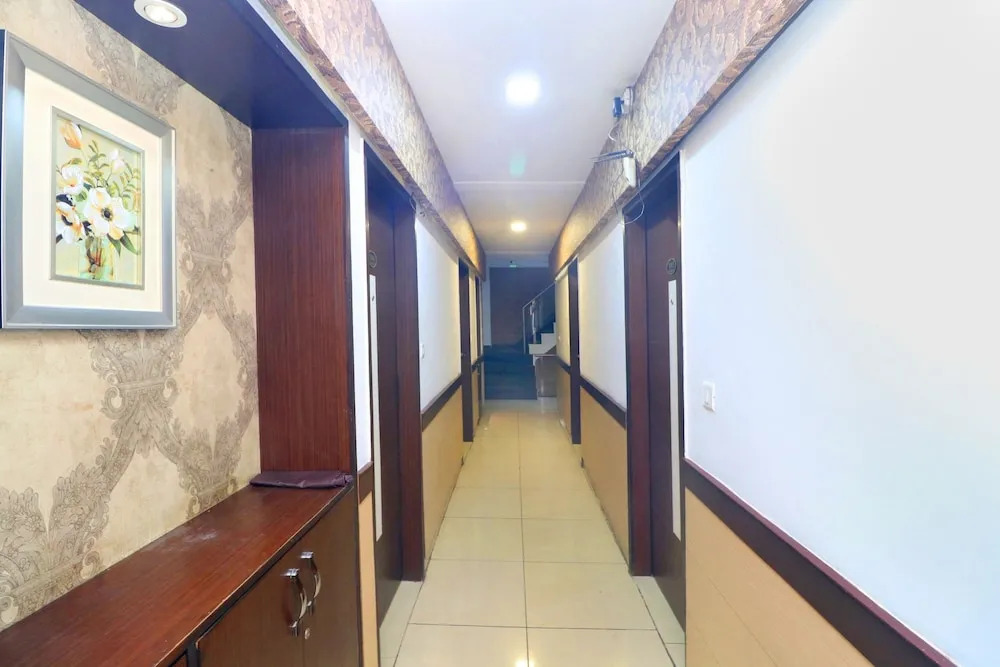 OYO 19392 Hotel Lexis