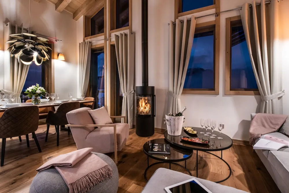 Yellowstone Lodge Chalet 4