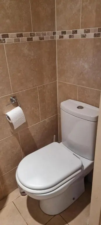 Budget 4 BedRoom house,Entire place.Sleeps 10