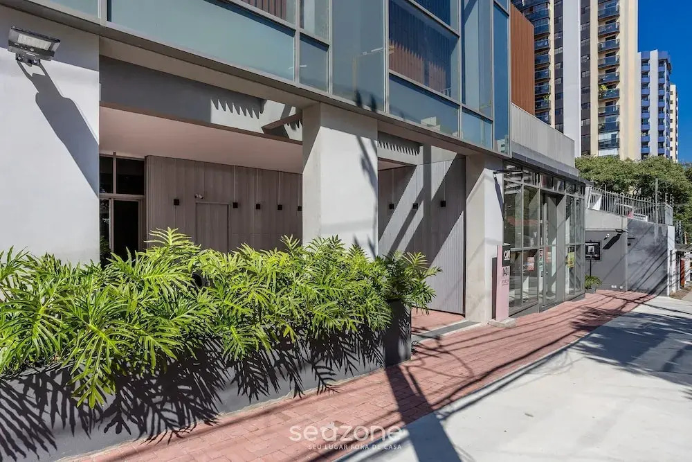 Studio w/ Balcony and 290m From the Subway Oln1702