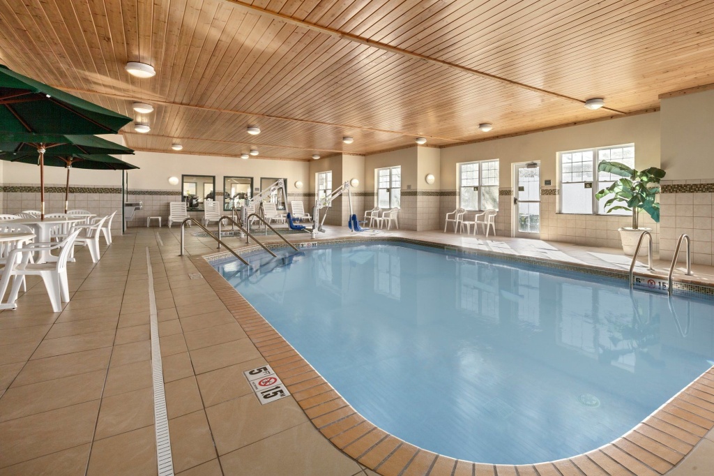 Country Inn & Suites by Radisson, Red Wing, MN