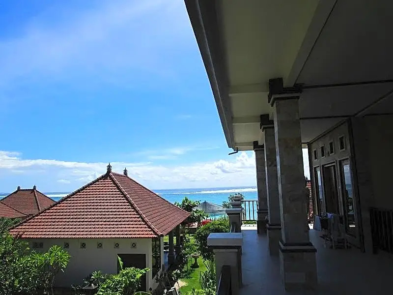 Yogi Beach Bungalow & Restaurant Lembongan
