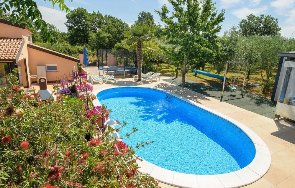 Stunning Apartment in Stranici With 1 Bedrooms, Wifi and Heated Swimming Pool