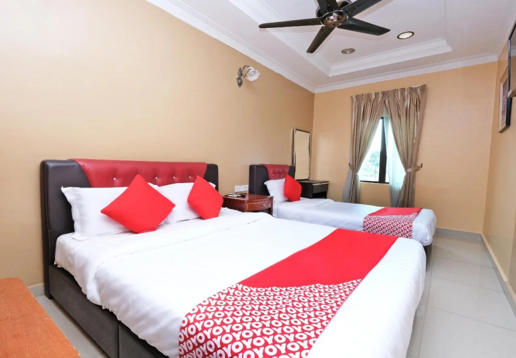 Swing & Pillows - Ayuni Hotel, Bangi Selangor