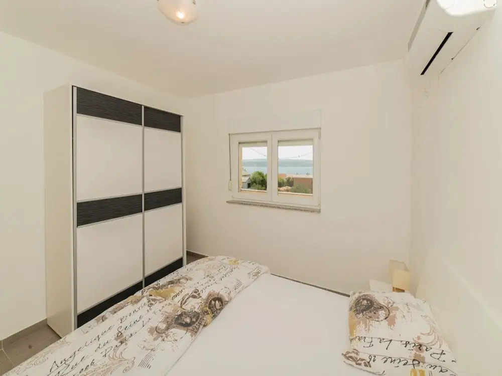 Spacious Villa in Maslenica with Swimming Pool