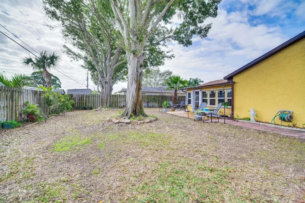 Lovely Merritt Island Home w/ Kayak + Fire Pit!