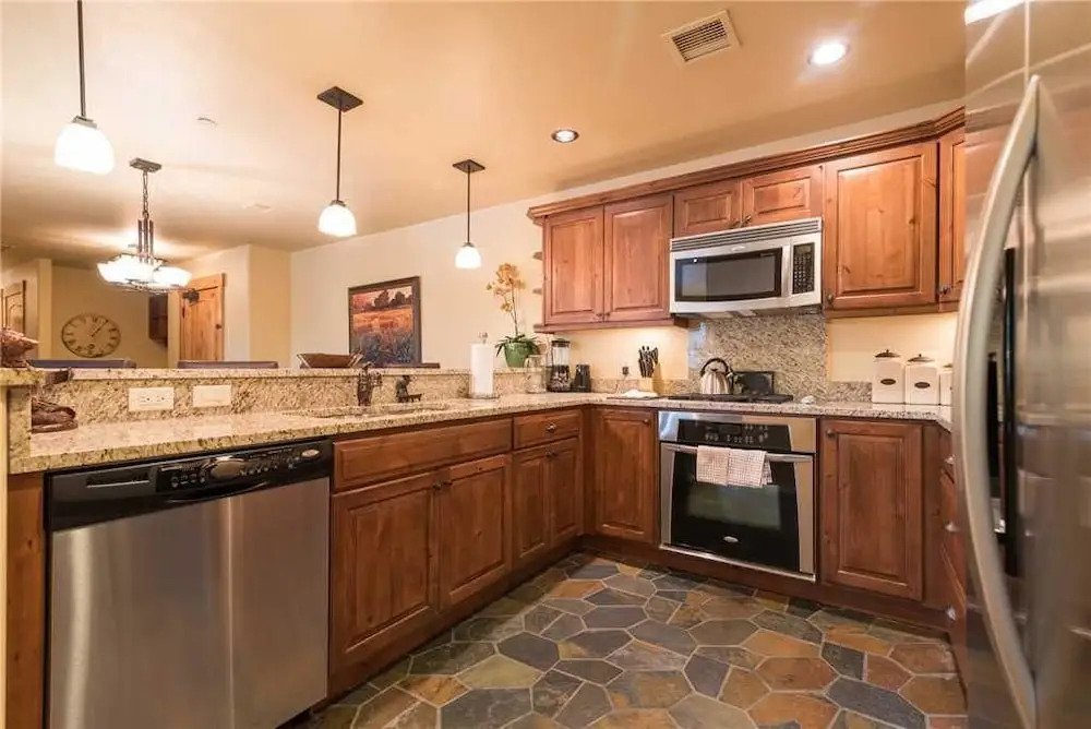 6204 Bear Lodge, Trappeur's Crossing Apartment 4