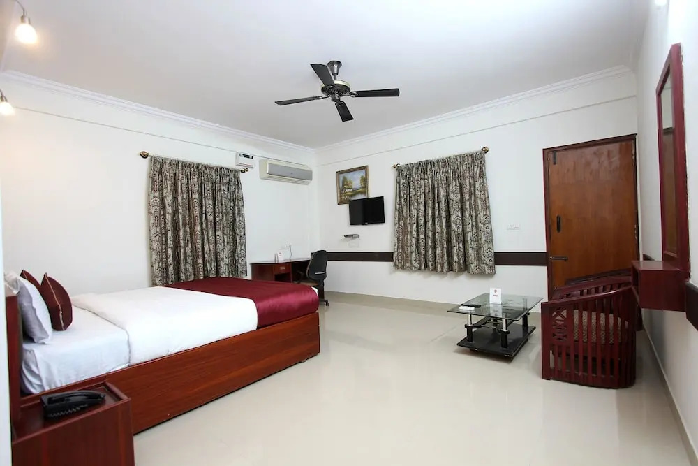 OYO 9959 Hotel Varcity Ruby