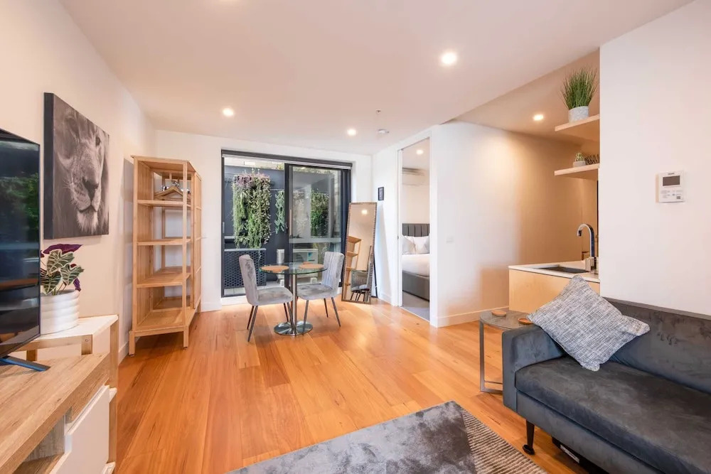 Modern 1 Bedroom Apartment in Brunswick East Near CBD