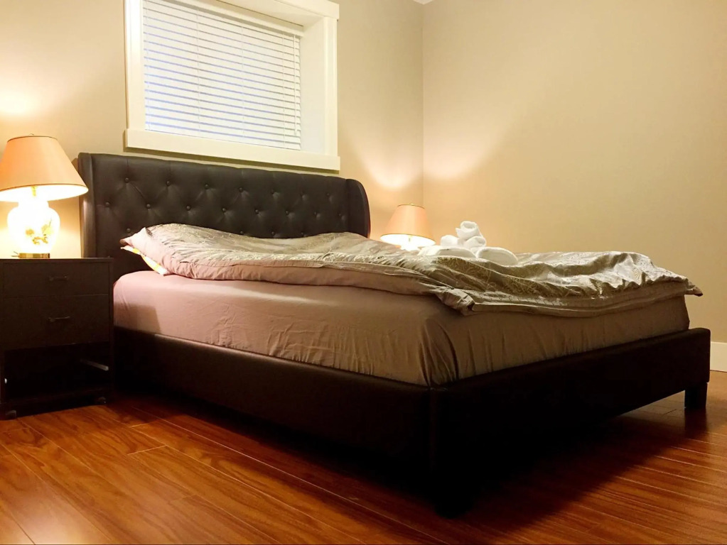 JESI'S NEW HOUSE, Self Entrance 2 BR, Whole Suite, Close To White Rock Beach & US Border