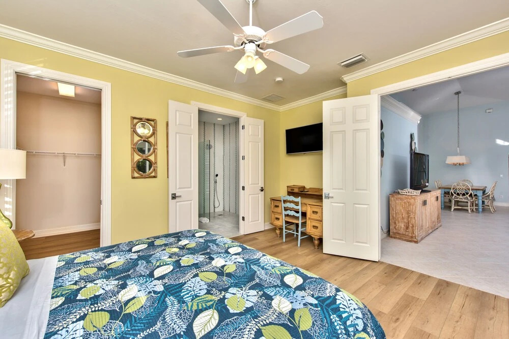 Neapolitan Vacation Rentals - Pet Friendly, Newly Updated Luxury Home with Private Pool! Complete Privacy and Only a 10 Minute Walk to Vanderbilt Beach Close to Mercato and the Best of Naples