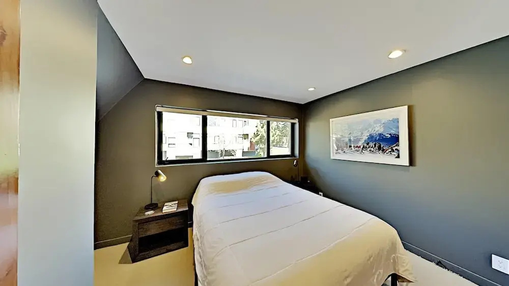 Beautifully remodeled 3 Bedroom Condo