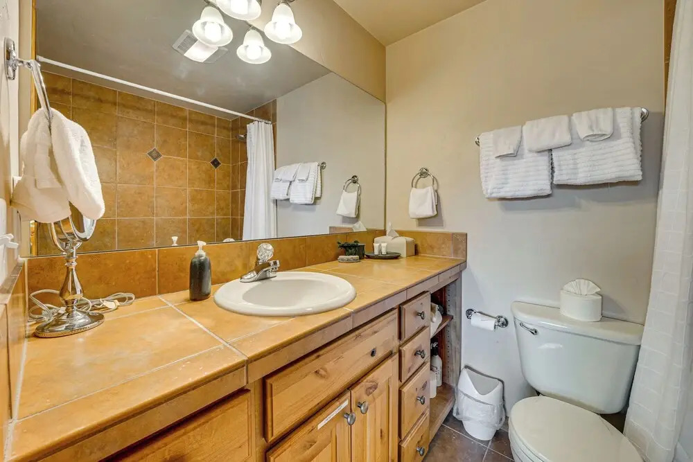 6 Mi to Winter Park Resort: Townhome w/ Hot Tub!
