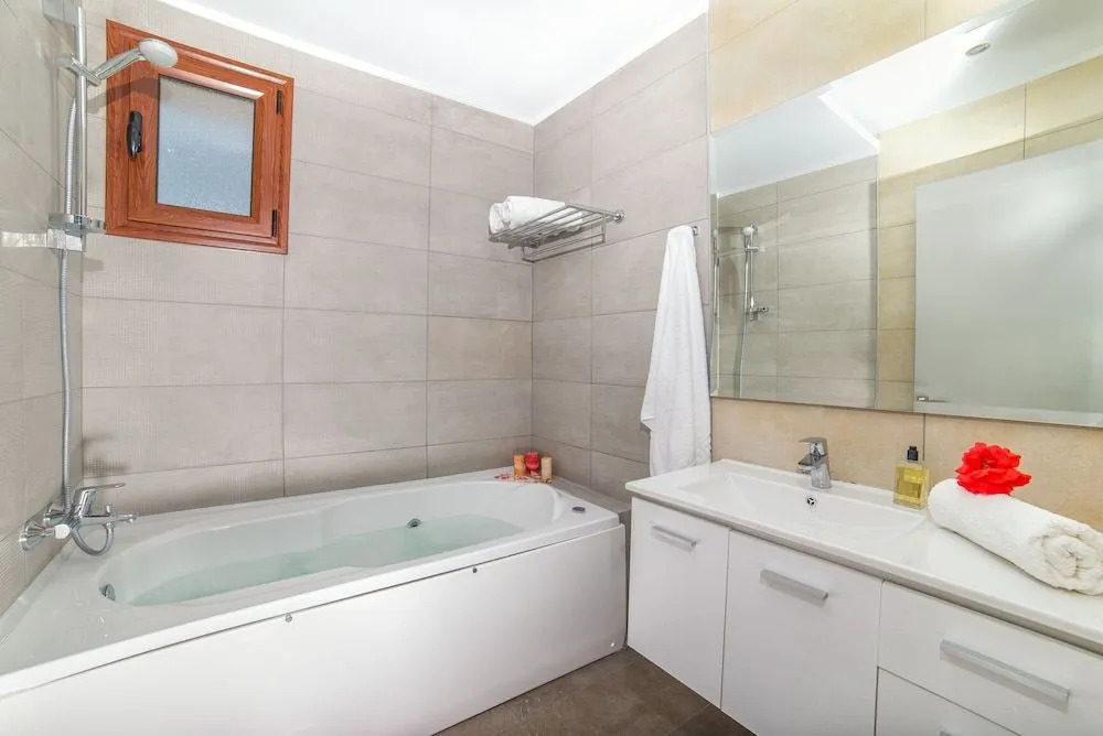 Armonia Seaside Villas