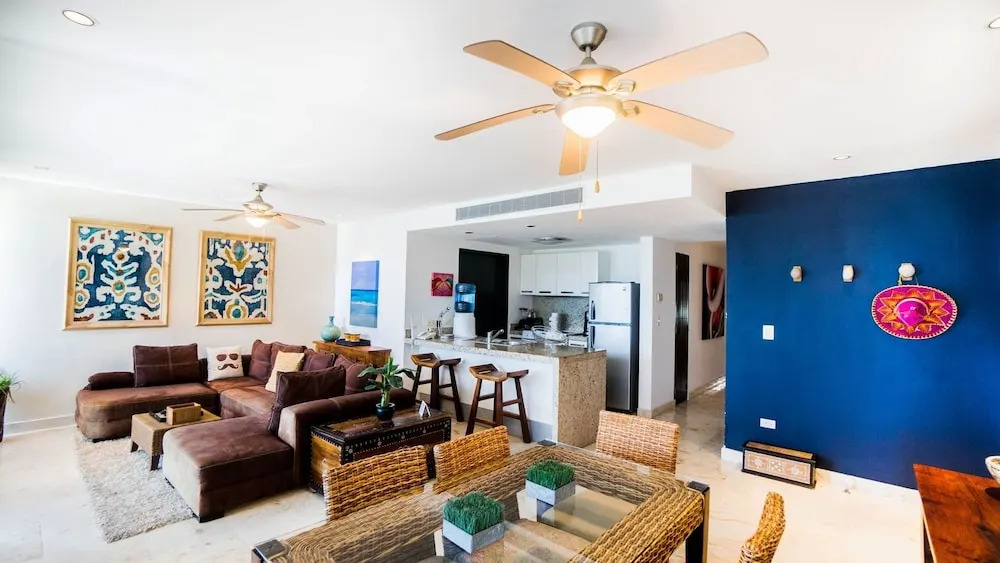 Elements 223 2 Bedroom Condo by Redawning
