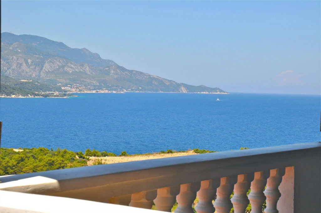 Ino Hotel & Suites