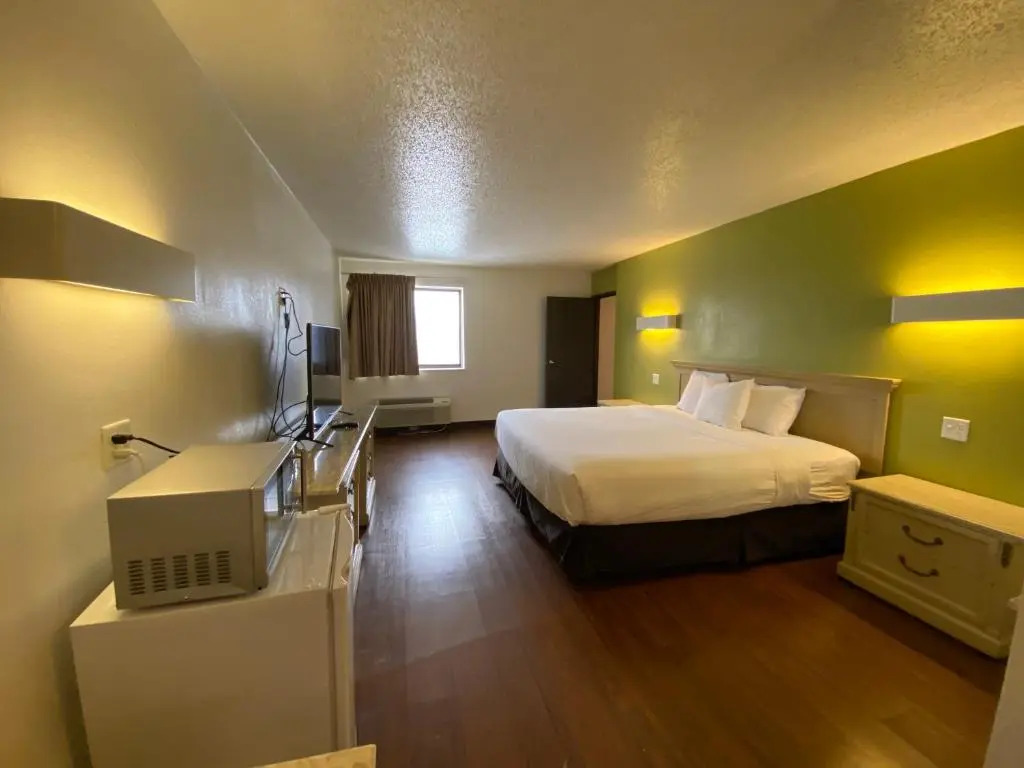 Skylight Inn Willoughby - Cleveland Mentor