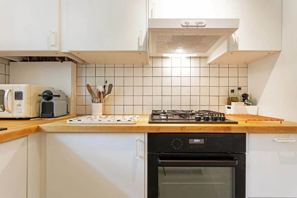 Spacious 1bed Flat W/balcony Zone 2, 5mins to Tube