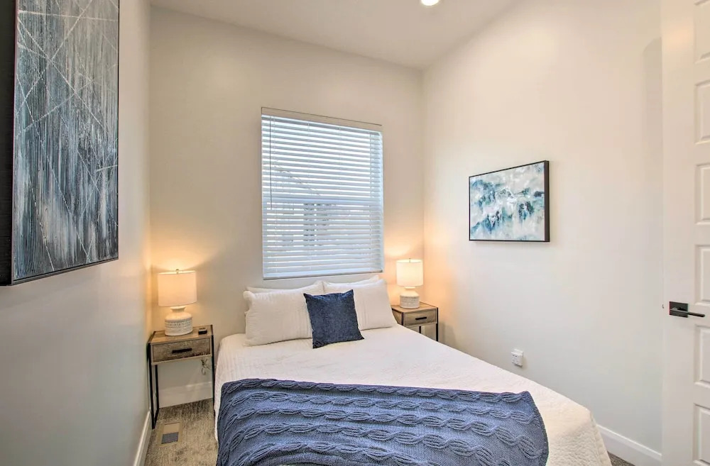 Modern Mountain Escape Near Slopes, Lakes & Trails