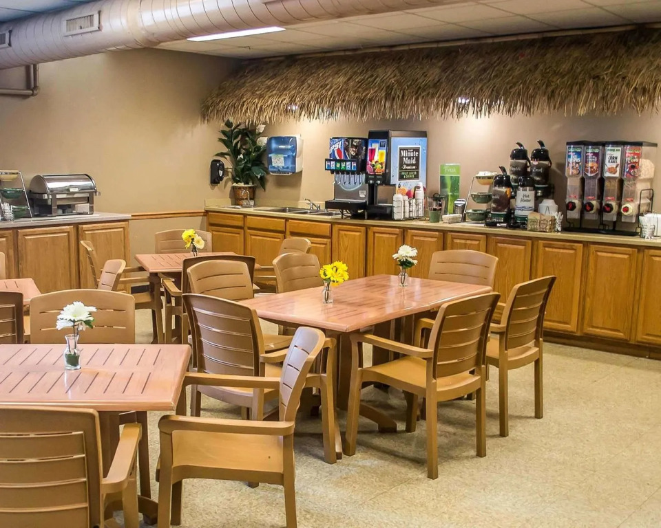 Cedar Stables Inn & Suites