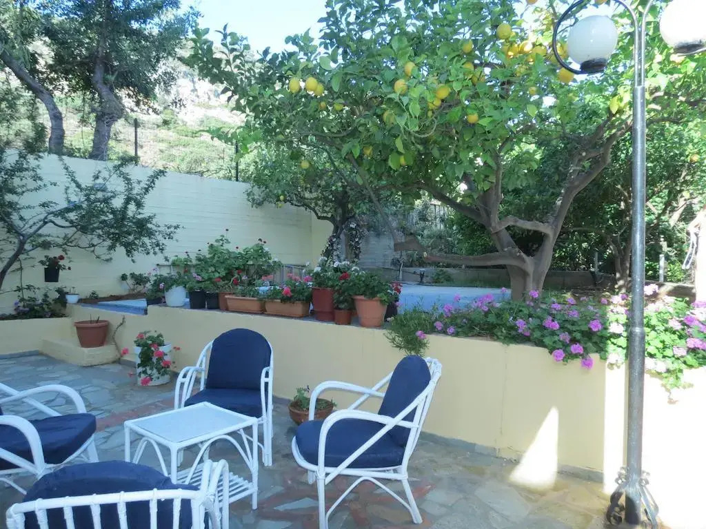 La Luna Apartments