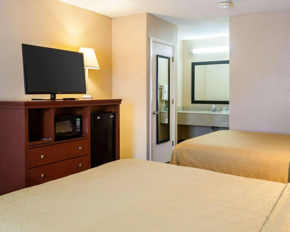 Quality Inn Louisville MS