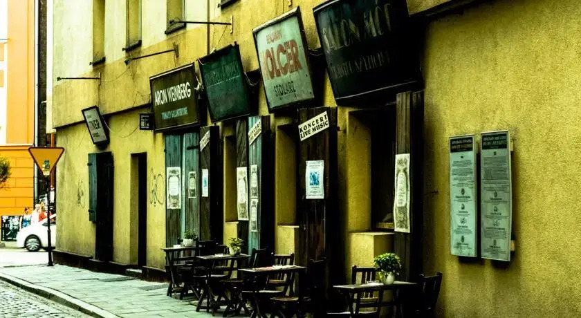 Smokin Hostel