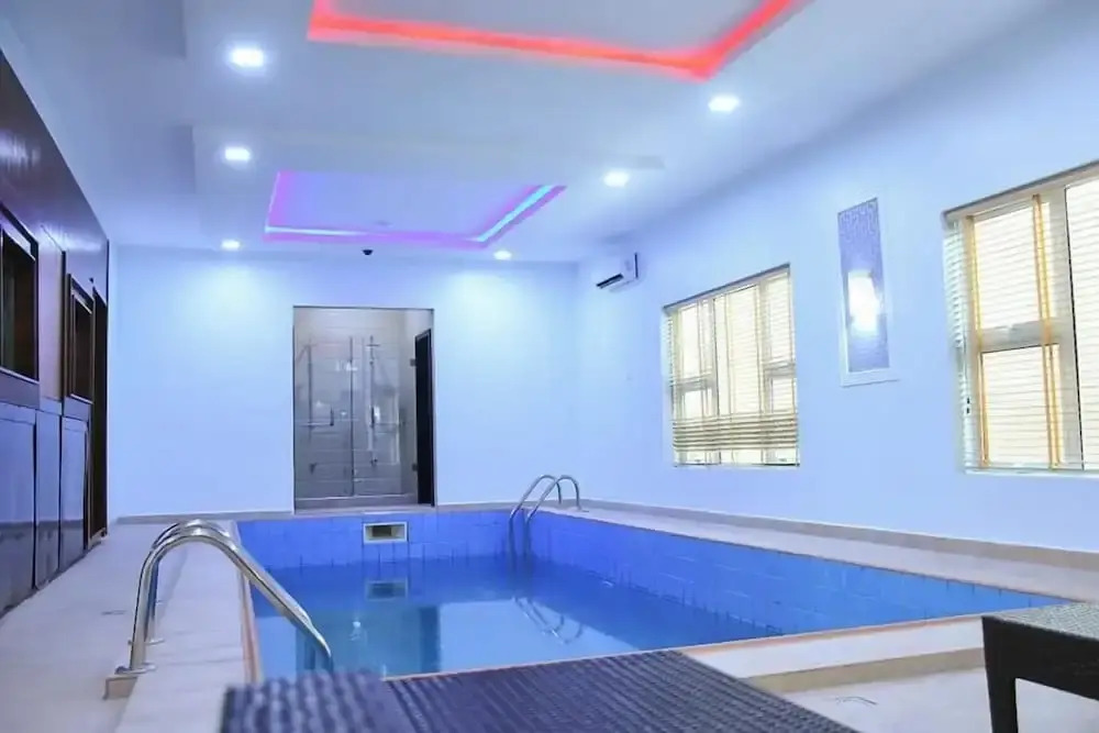 G- throne Hotel and Suites