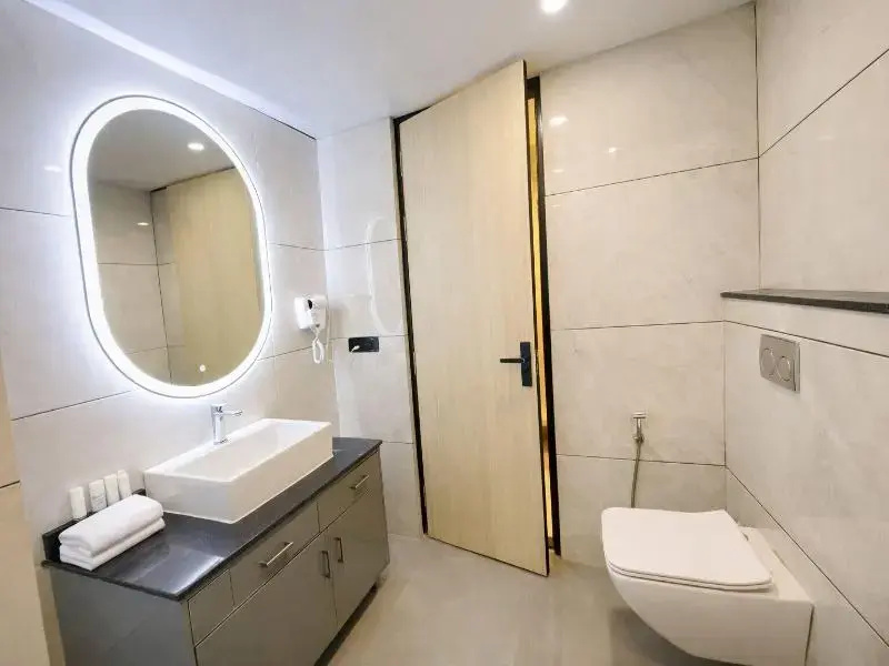 Hotel Holiday Grand Near Expo Mart