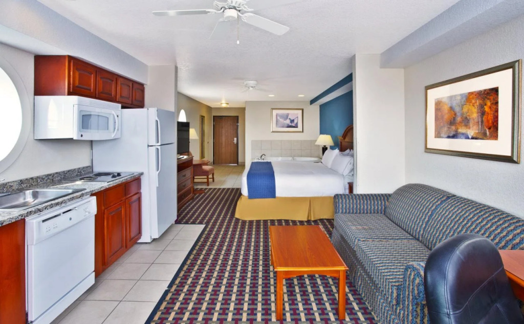 Holiday Inn Express Hotel & Suites Petoskey by IHG