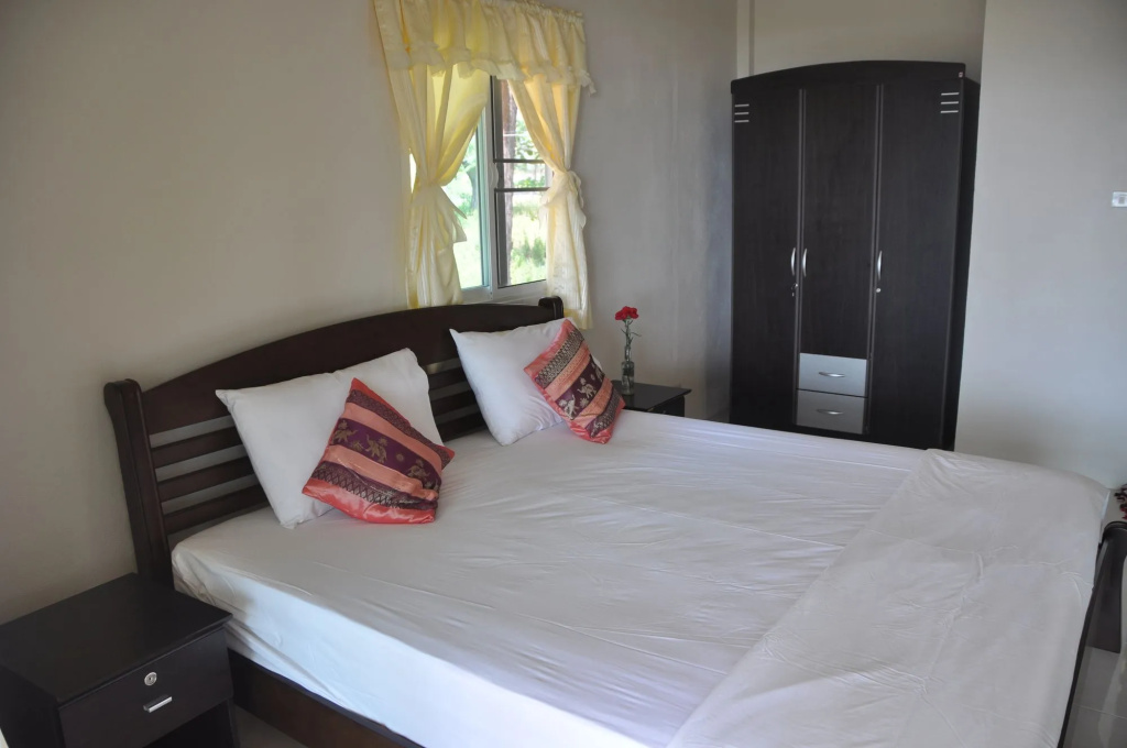 Pranee Beach Bungalows
