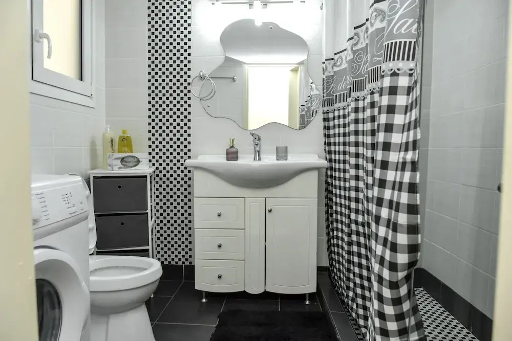 Cozy & Spacious Apartment in Central