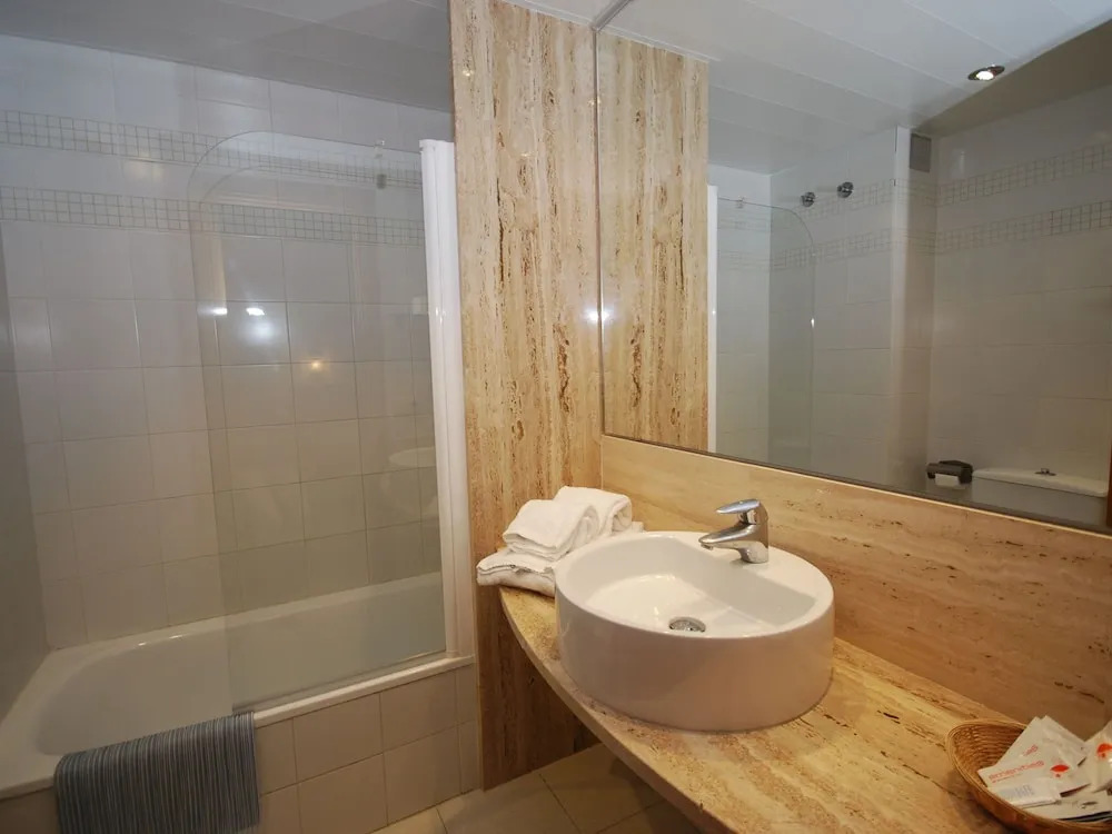 Comfortable apartment with AC, at 900 m. from the beach