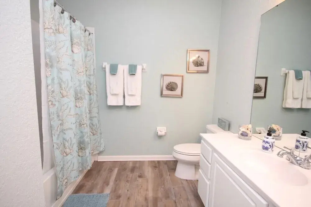 Lake View Paradise 3 Bedroom Condo by RedAwning