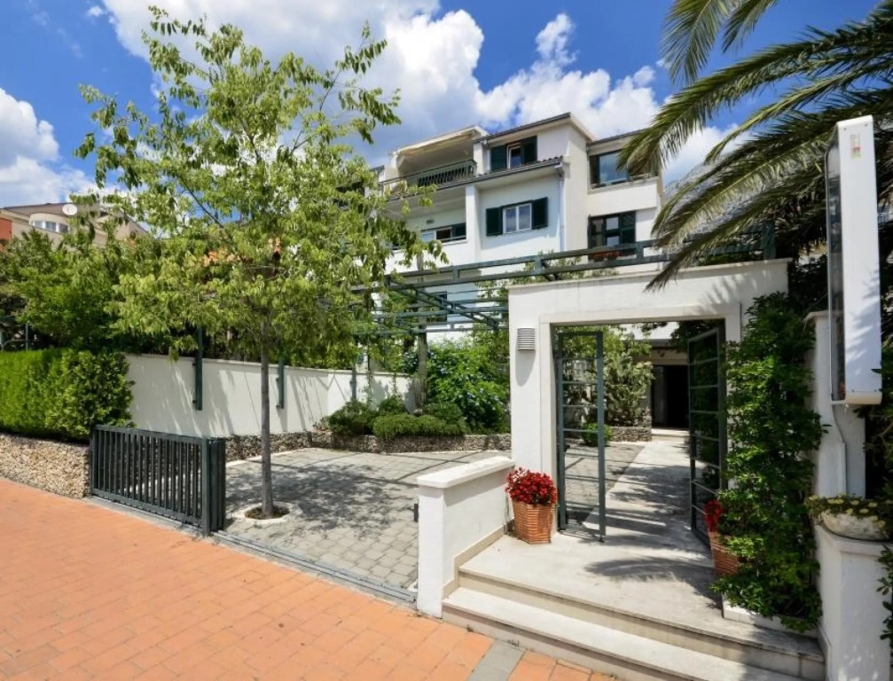 Gianni - Modern & Great Location - SA1