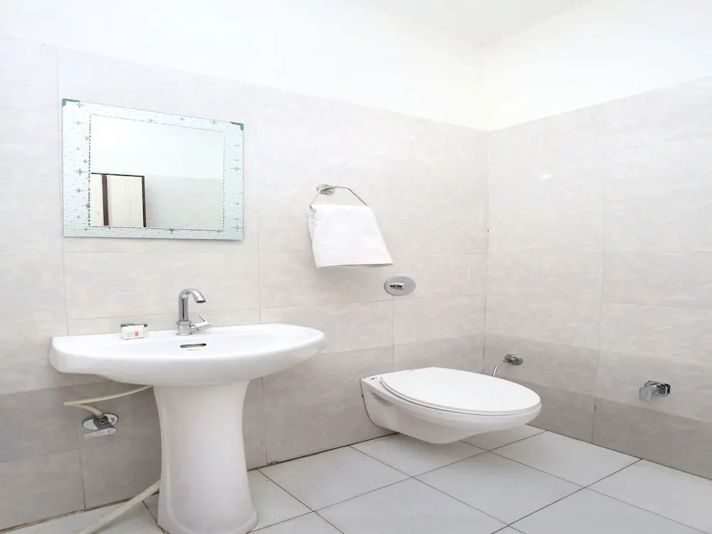 OYO 14510 Hotel Harpal Classic