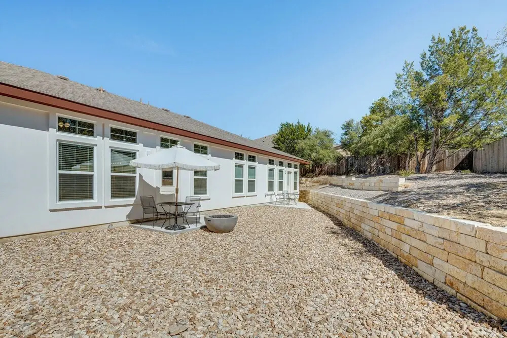 Idyllic Lago Vista Home < 1 Mi to Lake Travis!