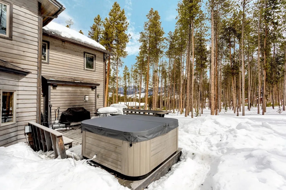 New Listing! Spacious W/ Private Hot Tub 6 Bedroom Home