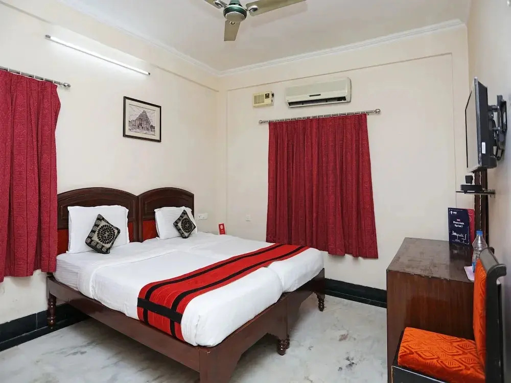 R S Corporate Guest House