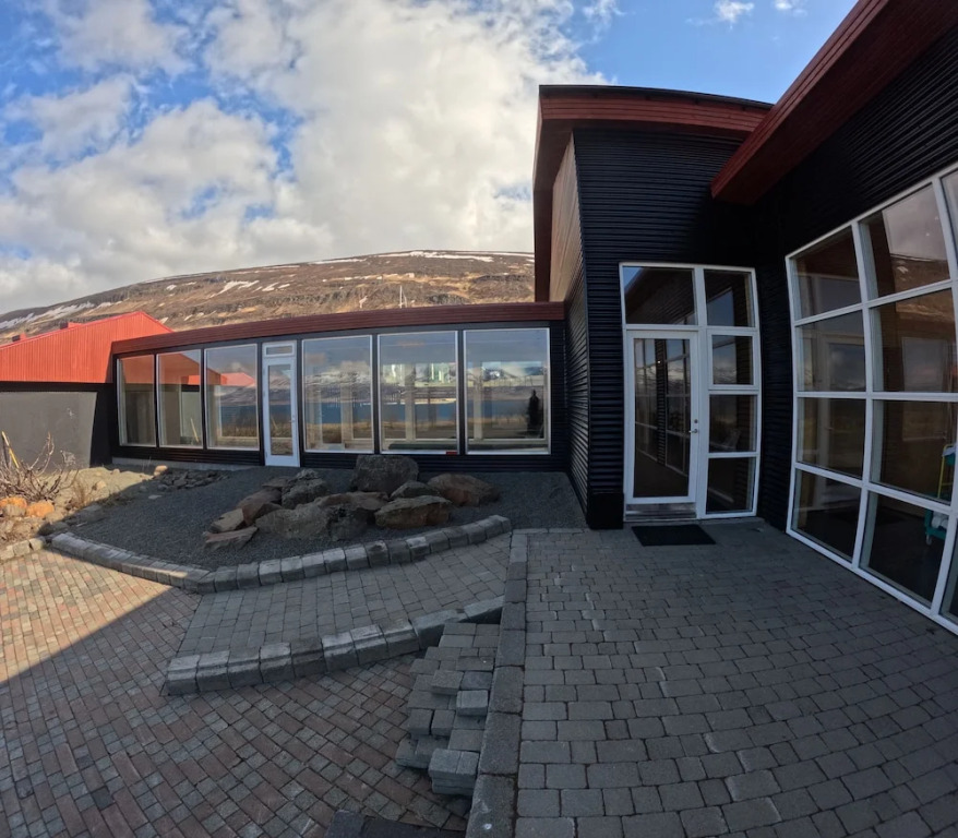 Hotel Sveinbjarnargerdi