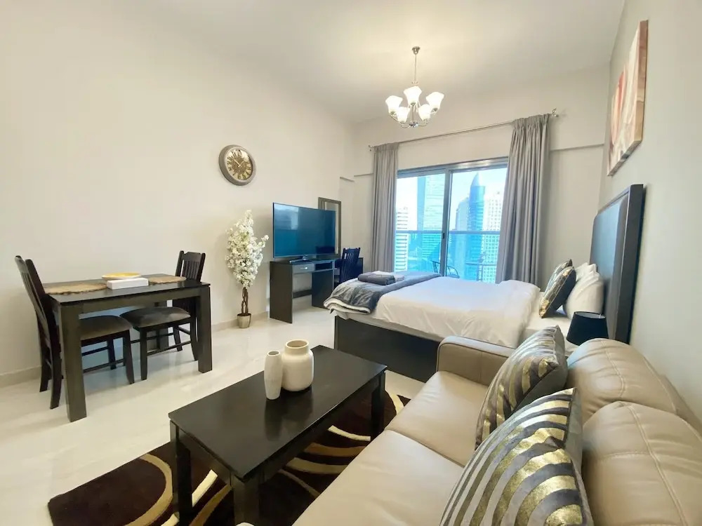 Marco Polo - Elegant Studio with Burj Khalifa Views & Balcony