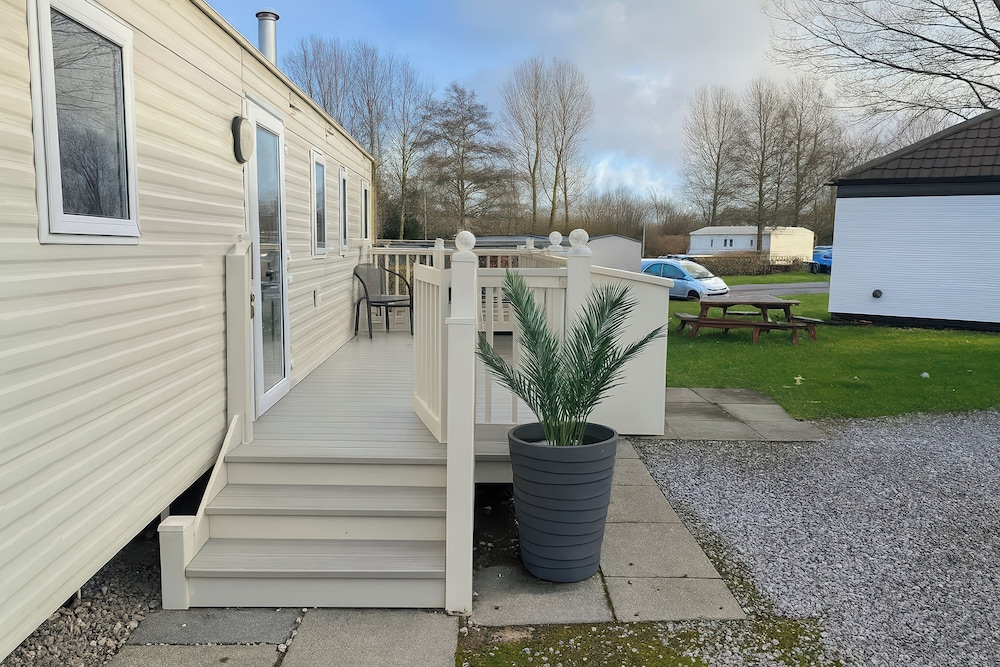 Marton Mere Holiday Village - 18682