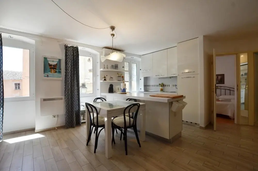 Bea Leo in Rovinj With 1 Bedrooms and 1 Bathrooms