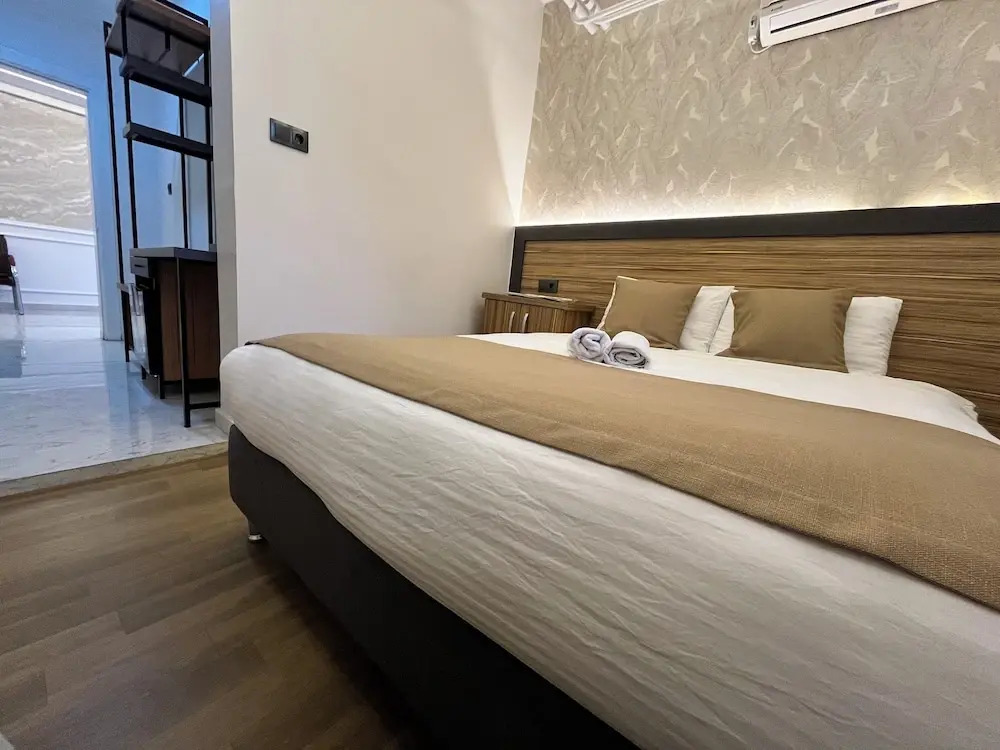 Hotel Gazi̇