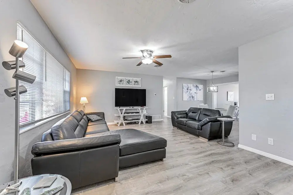 3 Mi to Venice Beach: Pet-friendly Home w/ Yard