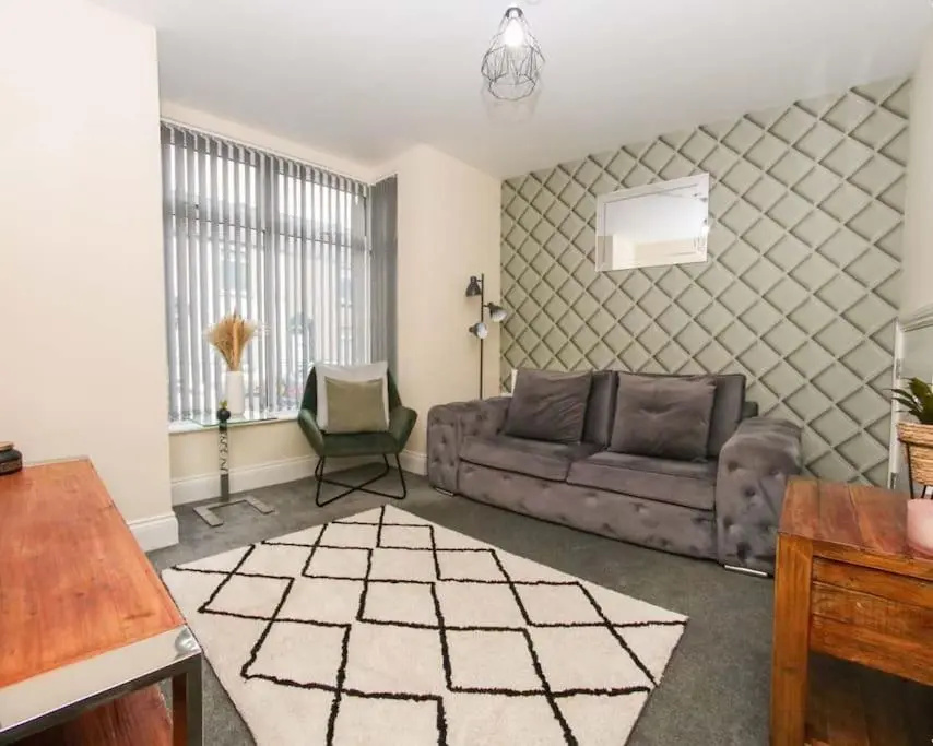 No25-Luxe Living Guest House- 2 Bed-WIFI-Free Parking-City- Beach