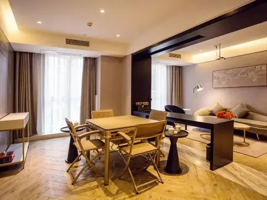 Shiyanhuang Hotel (Chongqing West Railway Station Erlang Subway Station)