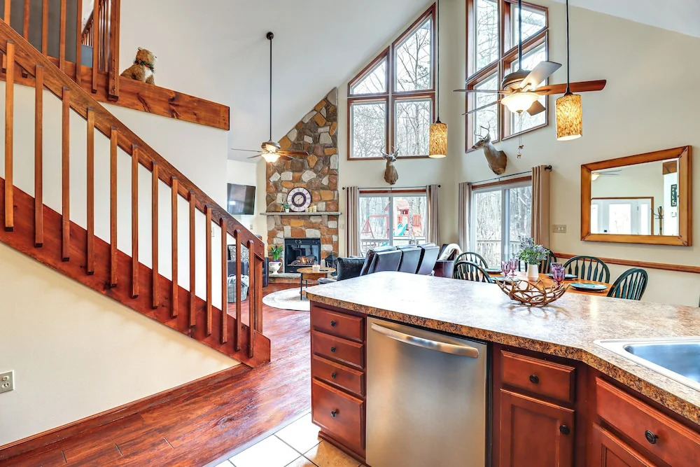 Serene Poconos Cabin w/ Hot Tub & Beach Access!