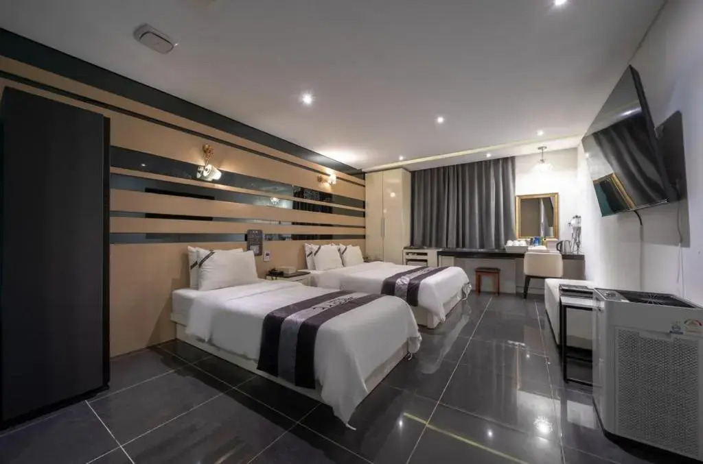 Lovely 3-BHK holiday home with free parking